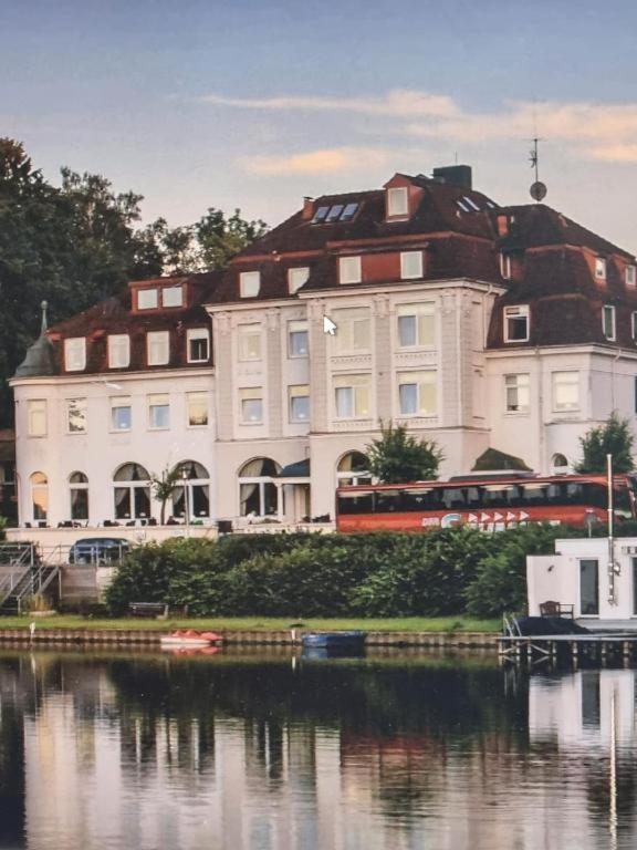 See Schlosshotel Am Kellersee Eutin Exteriör bild
