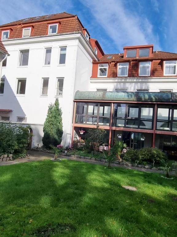 See Schlosshotel Am Kellersee Eutin Exteriör bild
