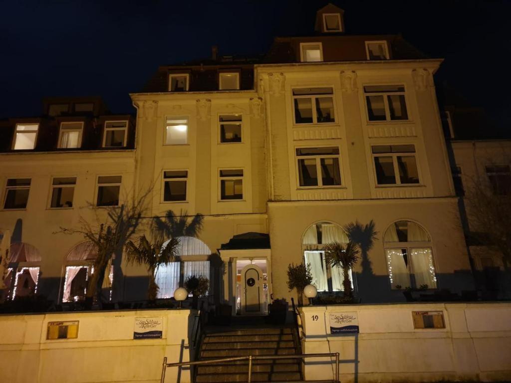 See Schlosshotel Am Kellersee Eutin Exteriör bild