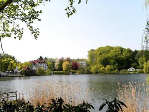 See Schlosshotel Am Kellersee Eutin Exteriör bild